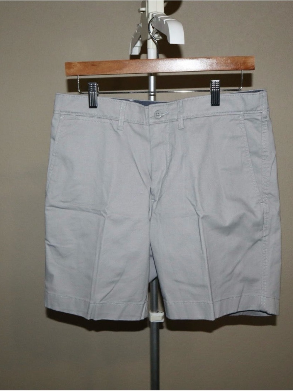 7 Diamonds Men's Flat Front Chino Shorts - Light Gray